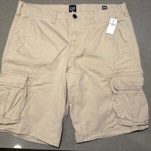 BRAND NEW. NEVER WORN. Gap Men's 11" Relaxed Cargo Shorts
